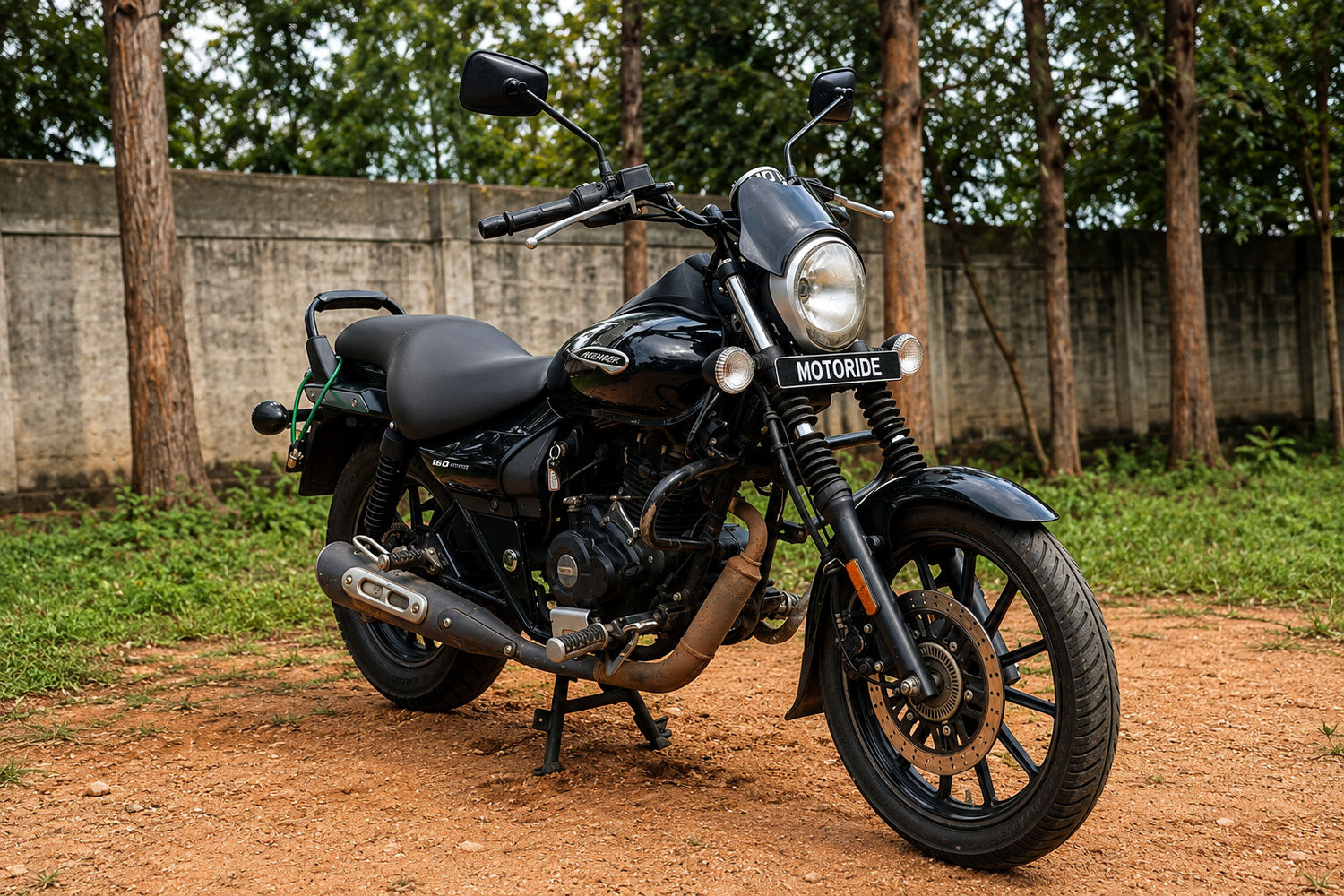 Bajaj Avenger Street